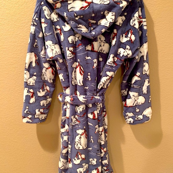 Hooded Fleece Polar Bear Robe w/ Pockets - Picture 4 of 6